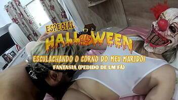 Marido Corno sendo humilhado pela esposa fantasiada de palhaço. Especial de Halloween. on youpornvideos.one