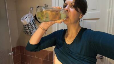 Girlfriend Drinks Her Own Pee From Bottle on youpornvideos.one