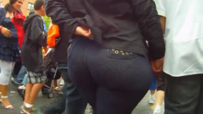 Big Fat Ass Milf At The Puerto Rican Festival In Tight Jeans - Puerto Rico on youpornvideos.one