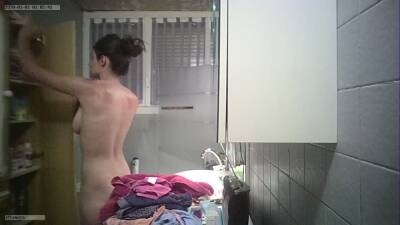 Bonssoirs voyeur shower on youpornvideos.one