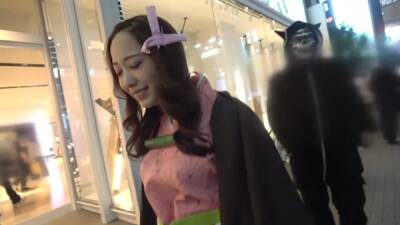 渋谷ハロウィンに現れた鬼滅コスの美少女をナンパGET - Japan on youpornvideos.one