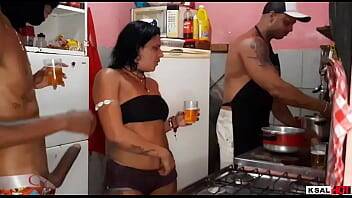 Em quanto Mike Hot estar na Cozinha fazendo comida, a puta da Danny Hot estar sendo fodida firme pelo dotado e faz ela gozar muito - Brazil on youpornvideos.one