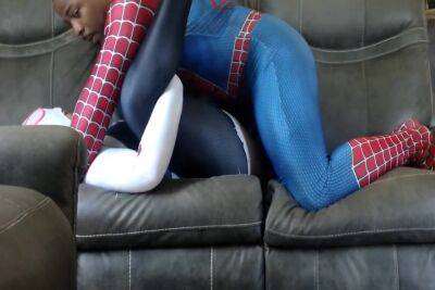 Spidey Man Pounds Gwen Gwen Pussy On Living Room Couch 14 Min With Gwen Stacy on youpornvideos.one