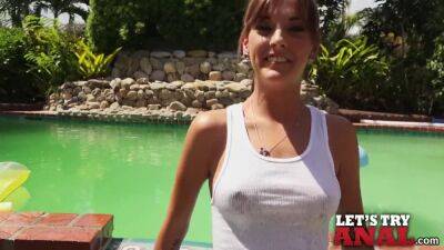 Hottie in Wet T-Shirt on youpornvideos.one