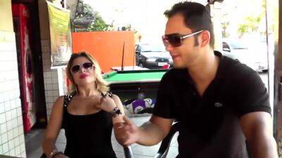 Rolou uma putaria com a loira no bar on youpornvideos.one