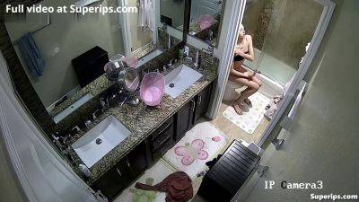 Ipcam American Girls Daily Routine In The Bathroom - Usa on youpornvideos.one