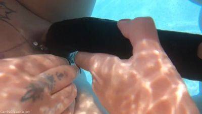 Trying Out A Double Ended Dildo Underwater With Cheyenne - Camillacreampie - Britain on youpornvideos.one