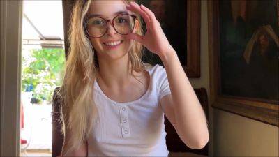 Sis, Look Smart Now - Molly Little on youpornvideos.one