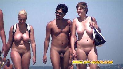 Voyeur Nudist Beach Couple Walking on youpornvideos.one