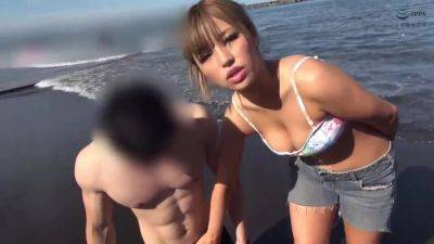 03576 Reverse pick-up on the beach on youpornvideos.one