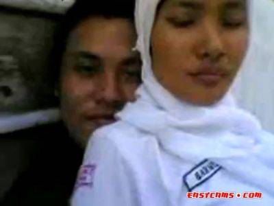 Indonesia - Jilbab Hijab Ngentot Belakang Bangunan - Indonesia on youpornvideos.one