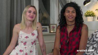 Lesbische Amateurmadels haben Sexy-Spa miteinander - Blonde and ebony in interracial lesbian sex - Germany on youpornvideos.one