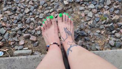 Goth Girl With Cute Feet on youpornvideos.one