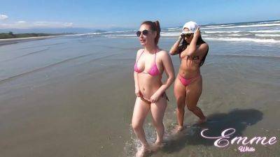 Amigas Que Adoram Uma Putaria! Elas Nao Resistem E Se Chupam Em Praia Publica on youpornvideos.one