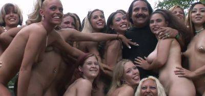 Ron Jeremy And A Bunch Of Girls on youpornvideos.one