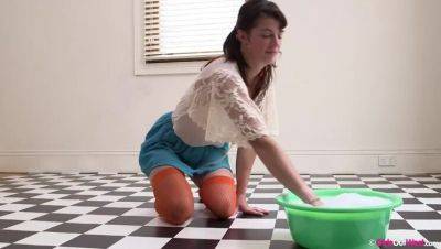 Pepita's Floor Cleaning: A Solo Amateur Experience on youpornvideos.one