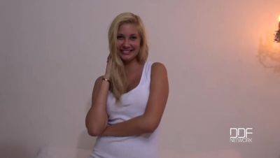 Sizzling Hot Encounter with Holly Belle - Czech Republic on youpornvideos.one