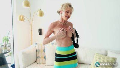 A Swinging 56-Year-Old Makes Herself Cum on youpornvideos.one