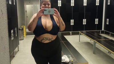 Mary Jhuana - Bbw Exibida No Banheiro Da Academia 6 Min on youpornvideos.one