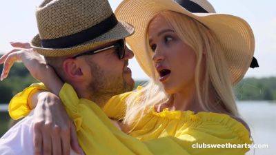 Picnic Day Fuck At Clubsweehearts on youpornvideos.one